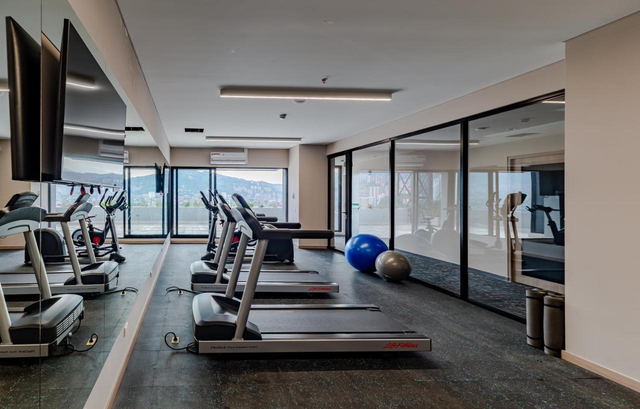 Hotel York Luxury Suites Medellin By Preferred Dış mekan fotoğraf The gym at the hotel