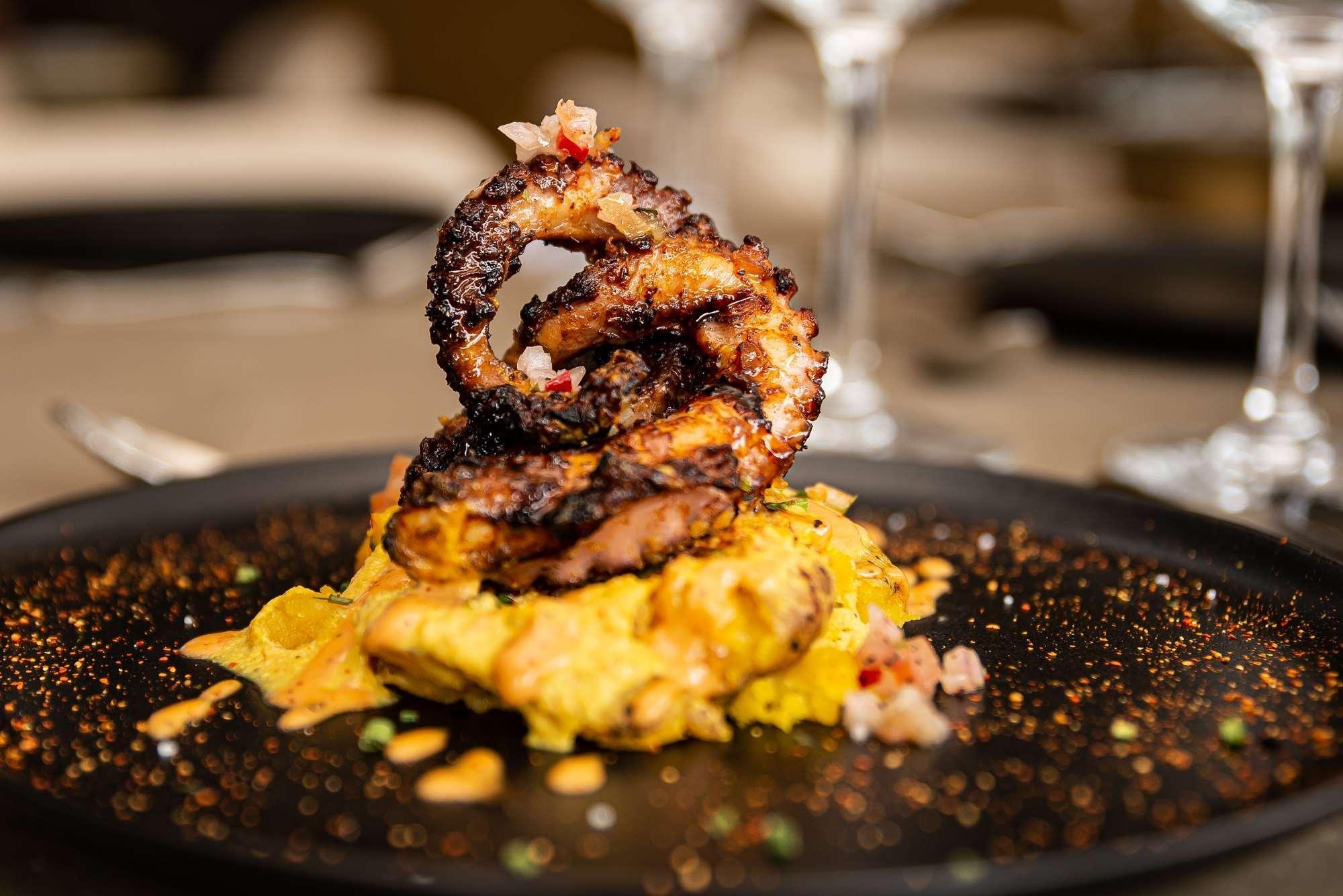 Hotel York Luxury Suites Medellin By Preferred Dış mekan fotoğraf Grilled octopus