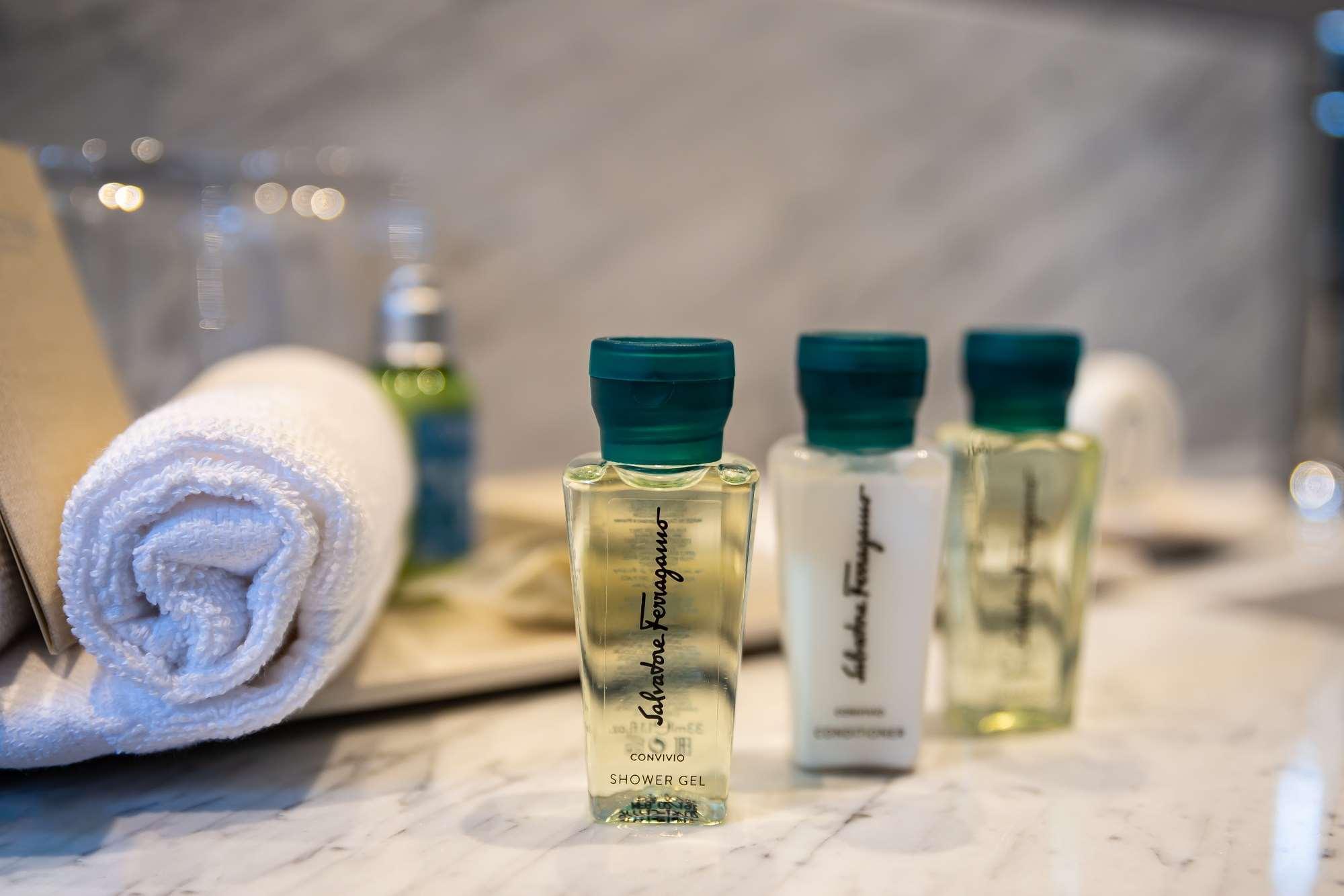 Hotel York Luxury Suites Medellin By Preferred Dış mekan fotoğraf Salvatore Ferragamo amenities