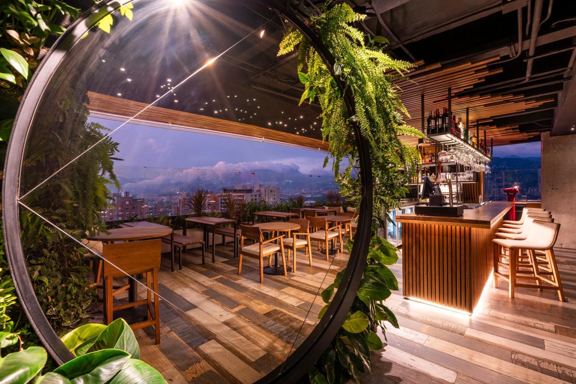 Hotel York Luxury Suites Medellin By Preferred Dış mekan fotoğraf The interior of the Starbucks Reserve Roastery in Kyoto, Japan