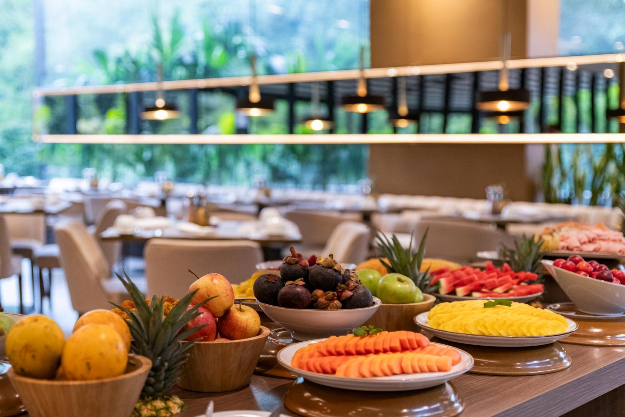 Hotel York Luxury Suites Medellin By Preferred Dış mekan fotoğraf A fruit salad buffet