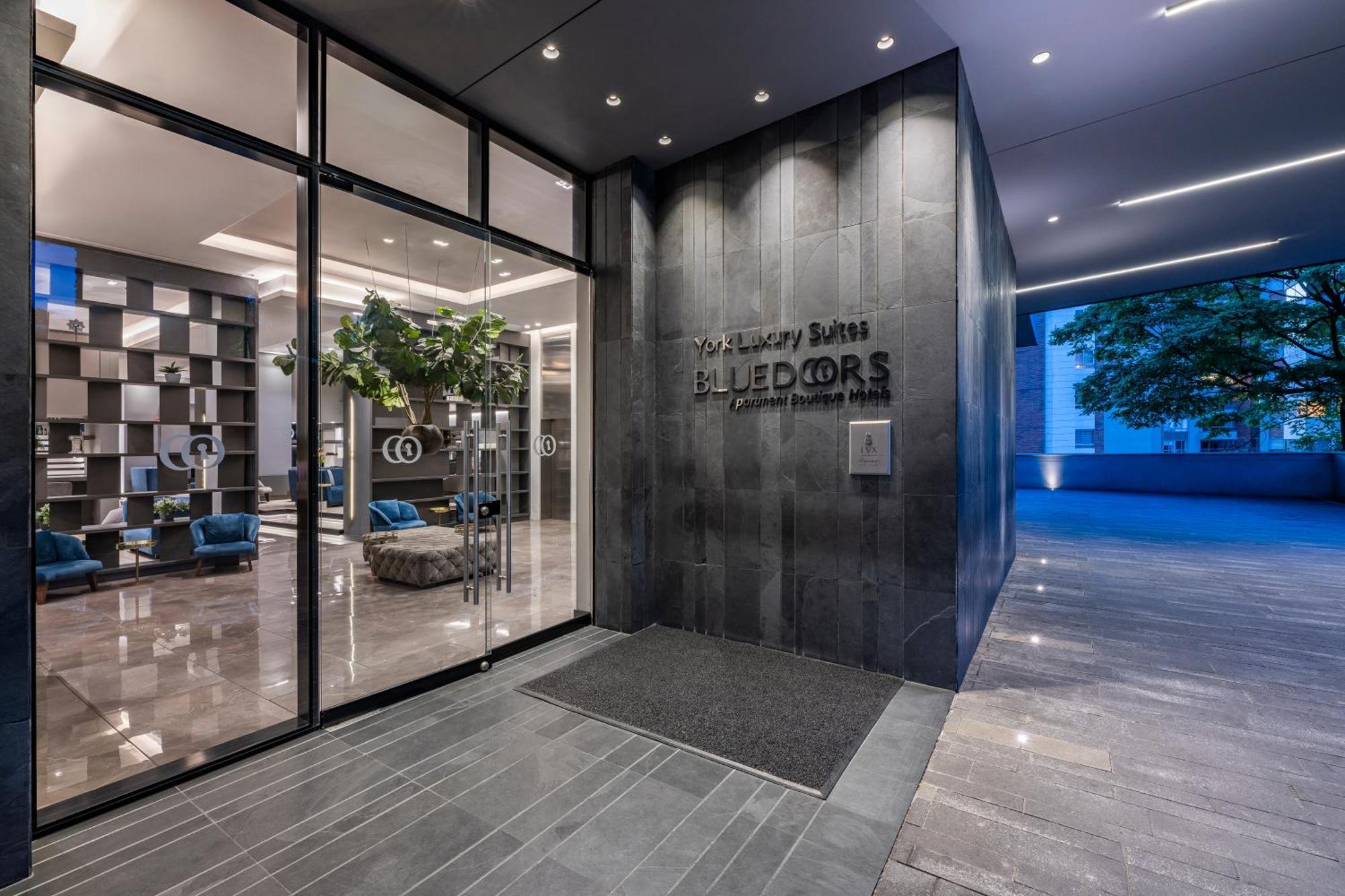 Hotel York Luxury Suites Medellin By Preferred Dış mekan fotoğraf Entrance of Bluecore