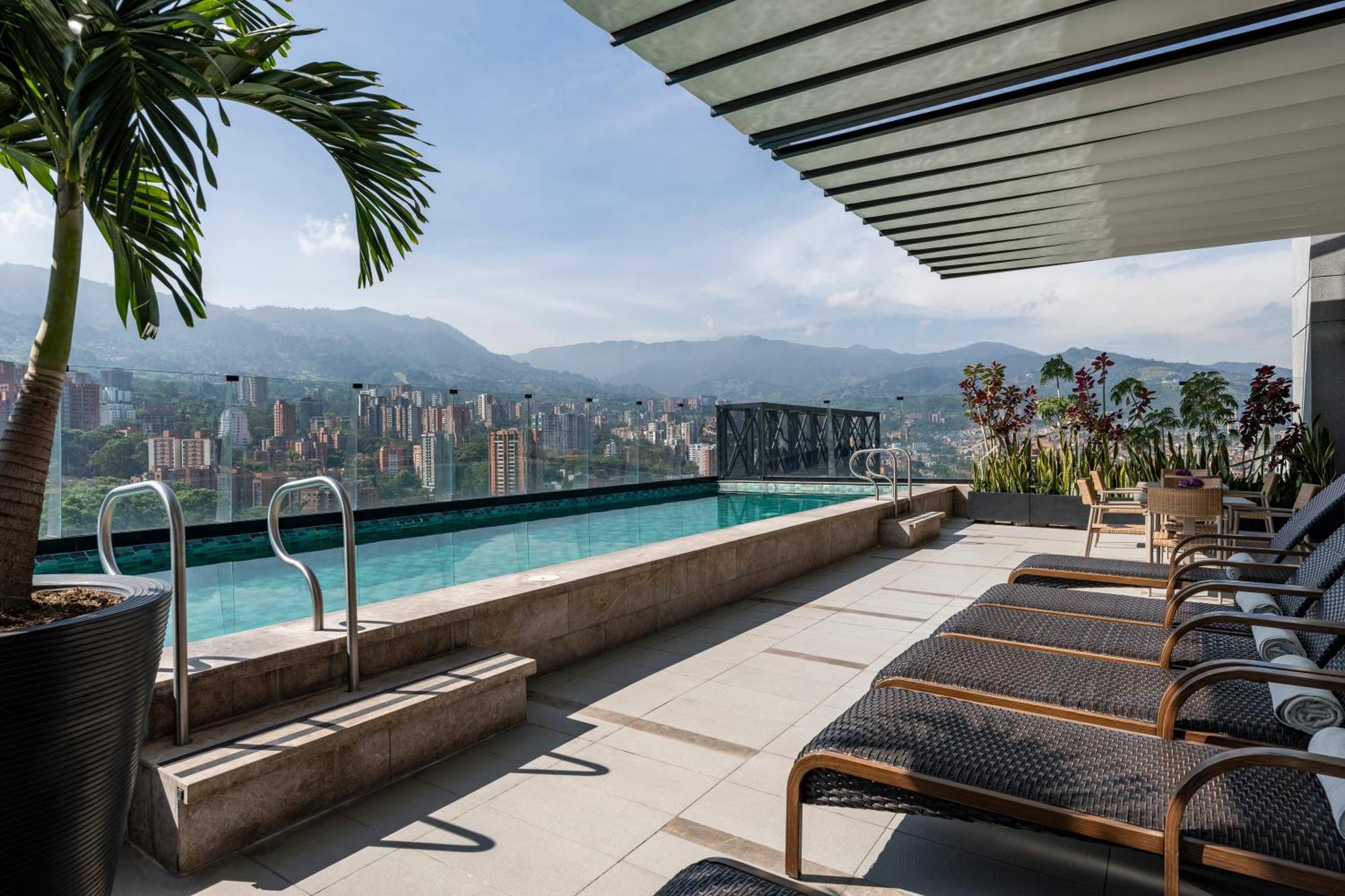 Hotel York Luxury Suites Medellin By Preferred Dış mekan fotoğraf Rooftop pool