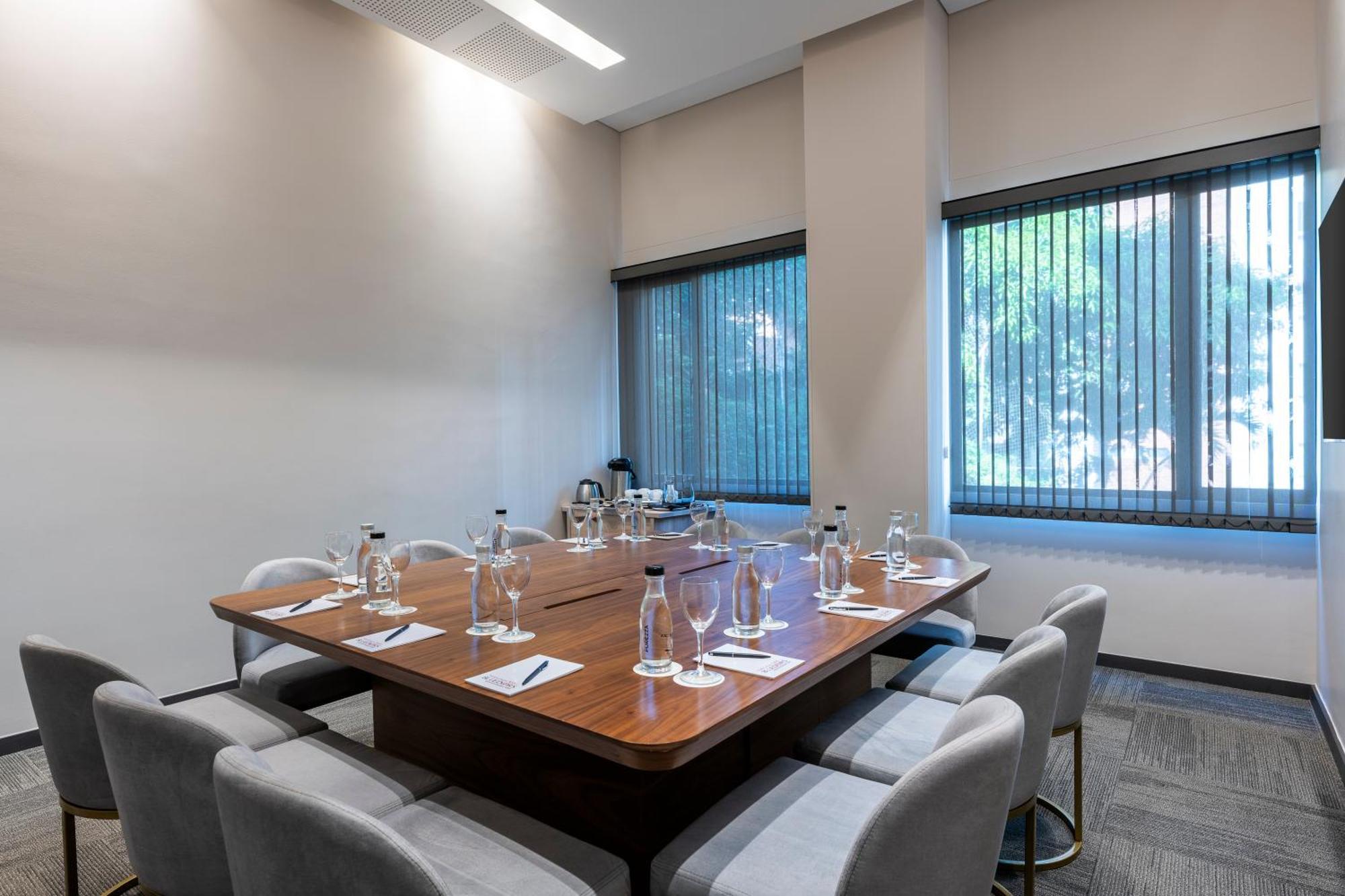 Hotel York Luxury Suites Medellin By Preferred Dış mekan fotoğraf Meeting room at the National Press Club