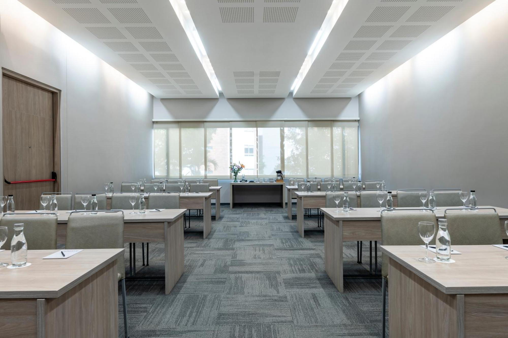 Hotel York Luxury Suites Medellin By Preferred Dış mekan fotoğraf Meeting room