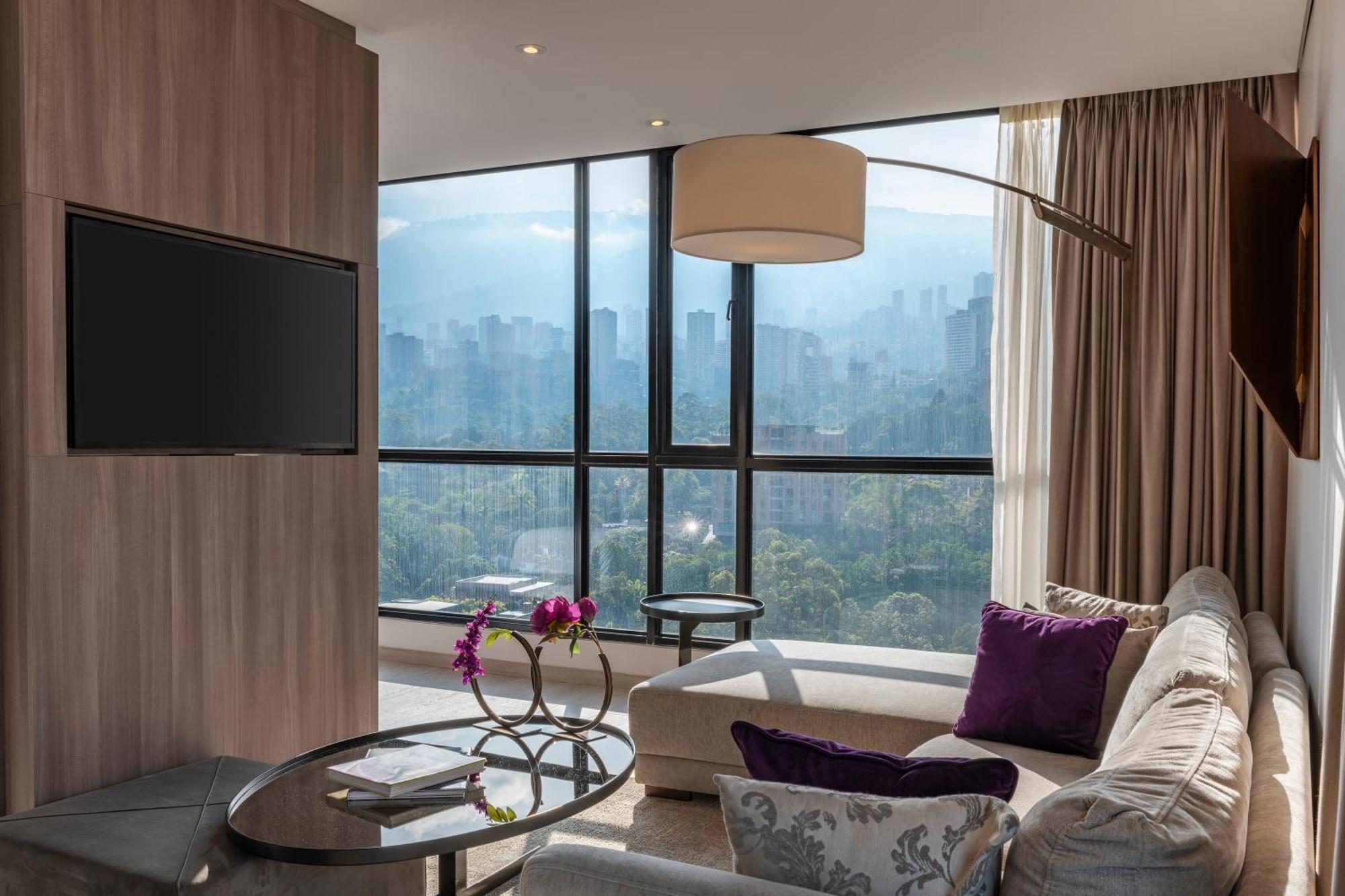 Hotel York Luxury Suites Medellin By Preferred Dış mekan fotoğraf A suite at the hotel