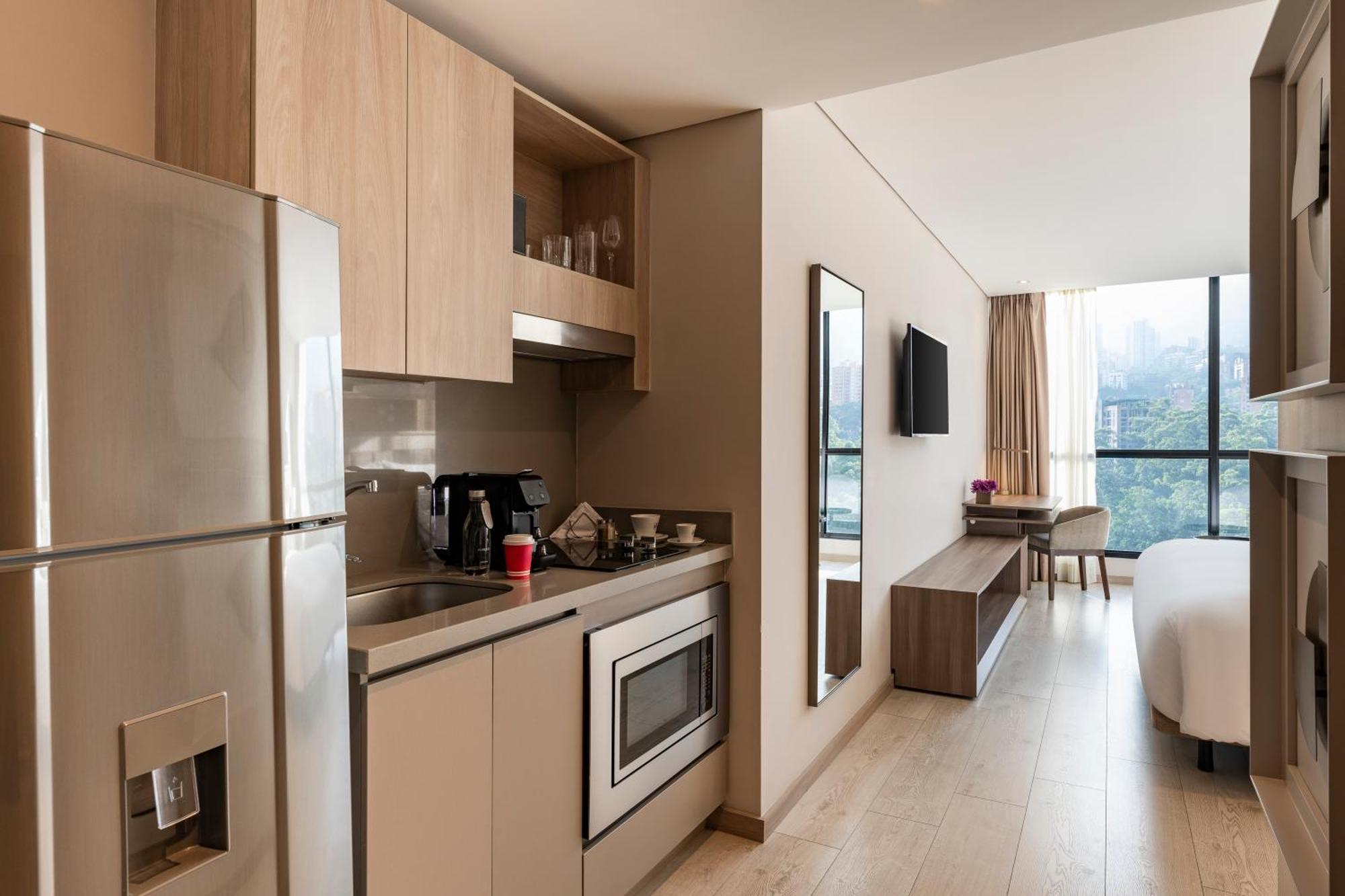 Hotel York Luxury Suites Medellin By Preferred Dış mekan fotoğraf Studio apartment with a kitchenette