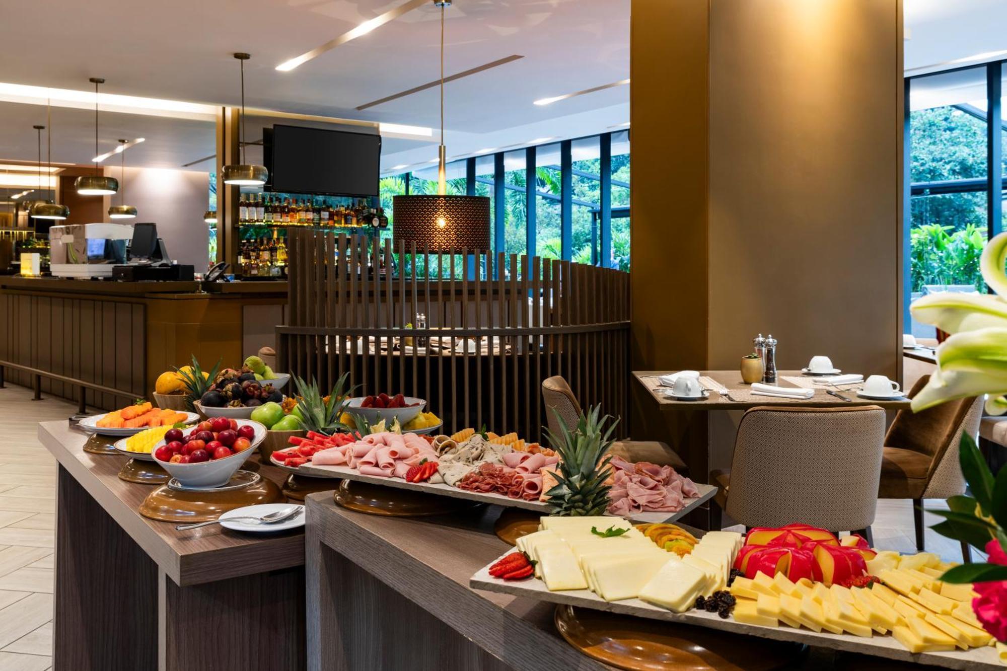 Hotel York Luxury Suites Medellin By Preferred Dış mekan fotoğraf The Club at Changi Airport
