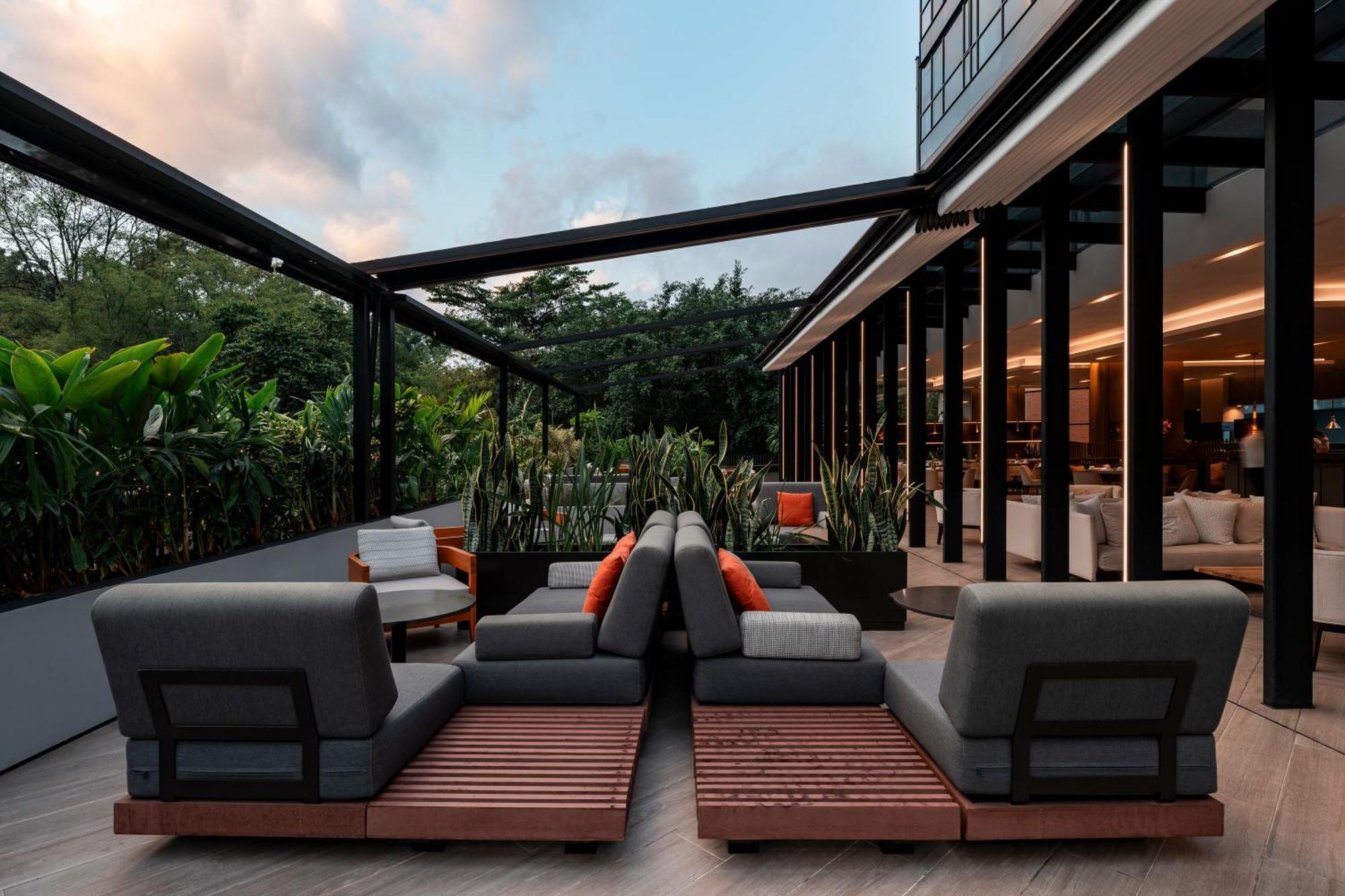 Hotel York Luxury Suites Medellin By Preferred Dış mekan fotoğraf The hotel's rooftop lounge